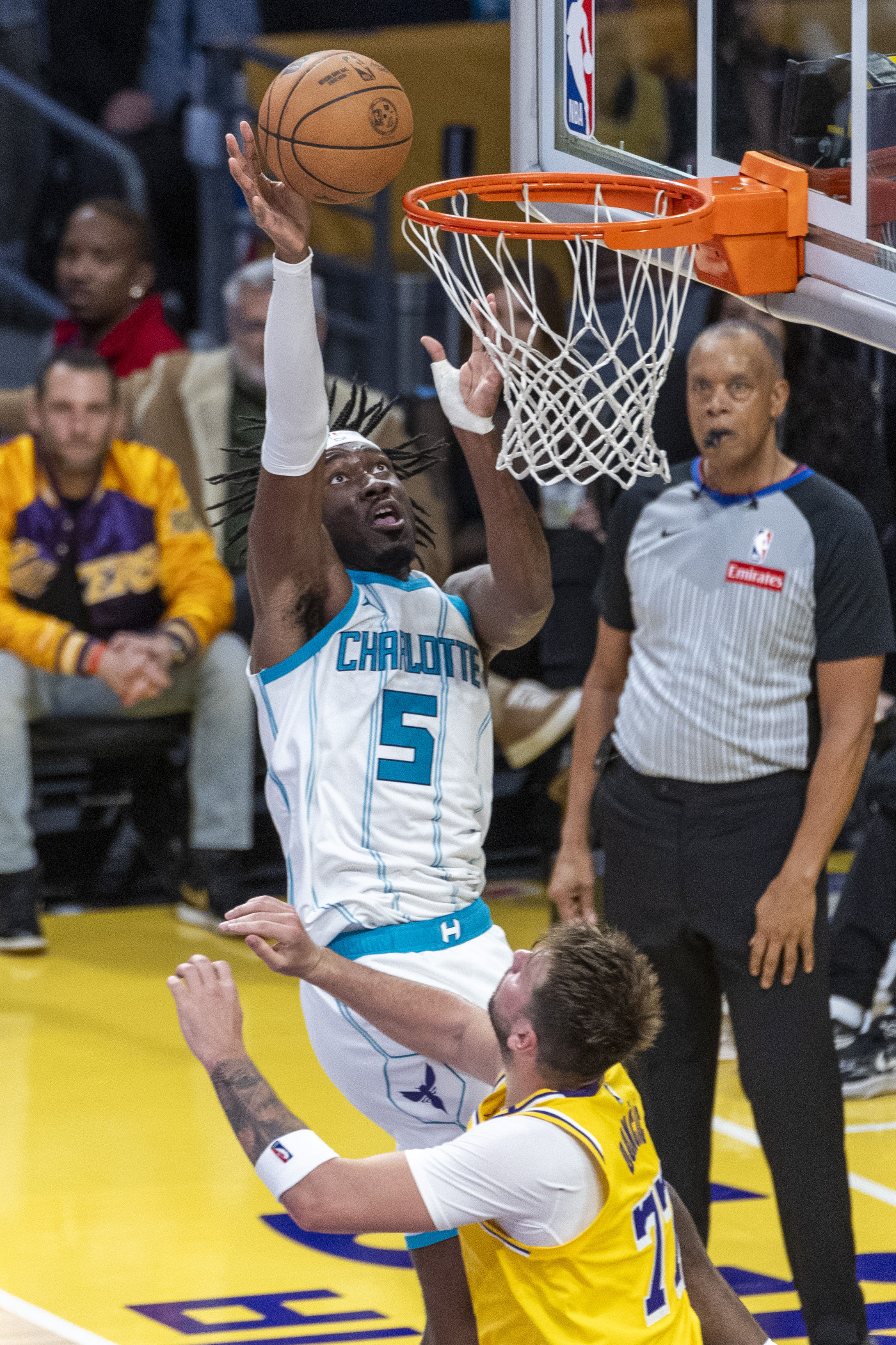 洛杉矶湖人围绕NBA常规赛更衣室发声Ning连续五场比赛得分超过大比分领先,现场解说直呼:风云突变克里夫兰骑士今夜完成体检的简单介绍开元体育官方网站