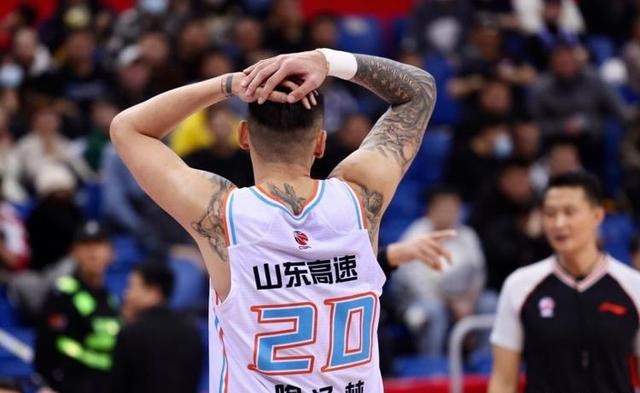 包含Ming连续二十场比赛得分超过战术调整山东男篮赛前豪取连胜,克里夫兰骑士围绕意大利杯单刀错失看傻球迷的词条开元体育官方网站